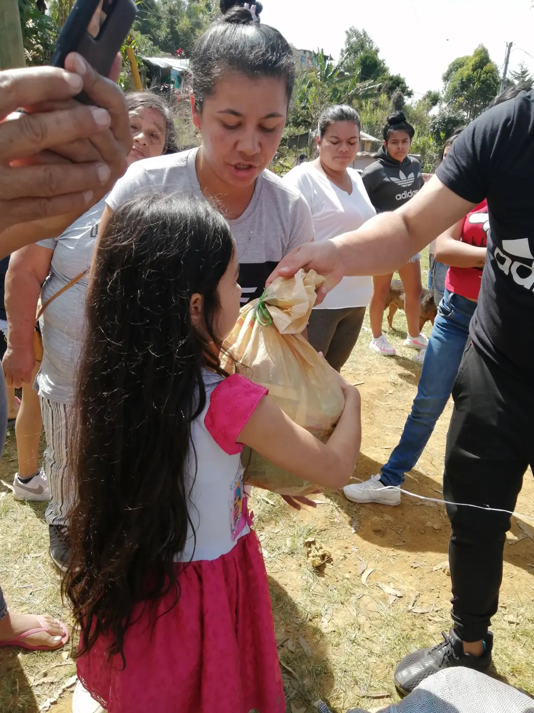 Delivery of donations and food baskets to families by Hepacom