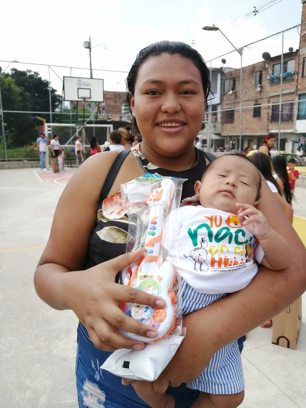 Delivery of donations and food baskets to families by Hepacom